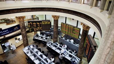 التباين يعود لـ مؤشرات البورصة المصرية في منتصف التعاملات