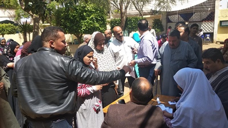 إقبال المواطنين على