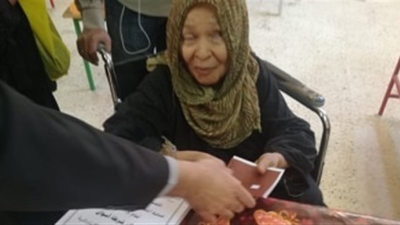 كفيفة تدلي بصوتها