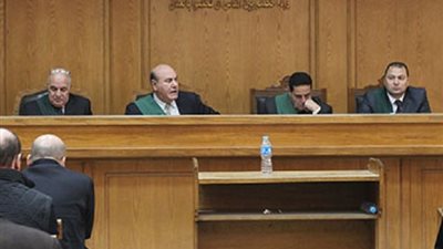 الجنايات تُرجئ محاكمة المتهمين في «فساد المليار دولار»