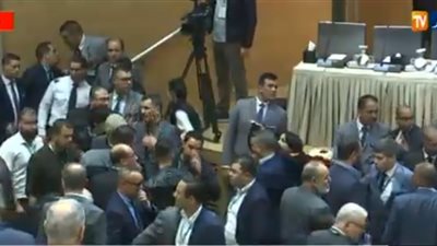 بعد رحيل بوتفليقة| تشابك بالأيدي بين أعضاء جبهة التحرير الوطني