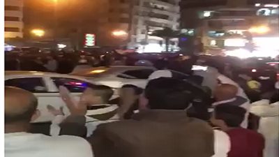 فيديو| مصر بتفرح بنجاح الدستور .. احتفالات بالرقص والغناء فى ميدان عابدين