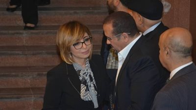 لميس الحديدى فى عزاء والدة هشام عباس 