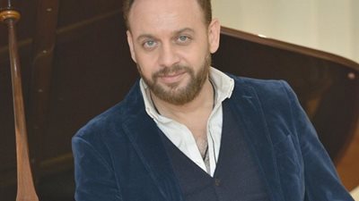 مصطفى قمر يروج لعمل مع ايهاب توفيق 