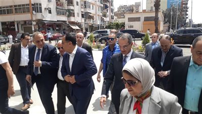 صور| وصول رئيس الوزراء مجمع هيئات التأمين الصحي في بورسعيد