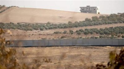 خاص| سياسي كردي: جدار عفرين ضغط دولي لتسليم الرقة ودير الزور