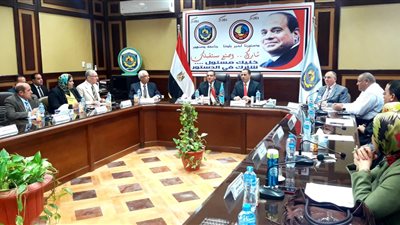 صور| مجلس جامعة دمنهور يعقد اجتماعًا بحضور محافظ البحيرة