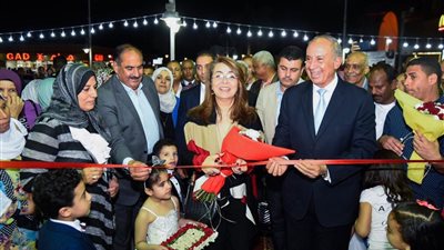 صور| وزيرة التضامن تفتتح معرض ديارنا بالممشى السياحي بالغردقة