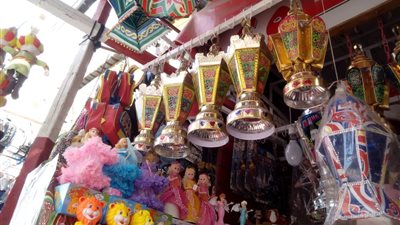 صور| الخيامية هي الأبرز.. هذه أحدث تقاليع رمضان 2019 بالغربية