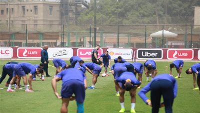أشغال شاقة للاعبي الأهلي بالتدريبات استعدادًا للجيش