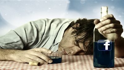 علامات هامة تؤكد أنك مدمن الفيس بوك.. أبرزها الغرور 