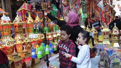 فيديو| الخشب يكتسح.. ارتفاع أسعار فوانيس رمضان 2019 بالإسكندرية