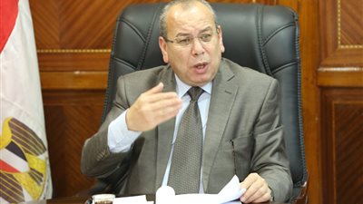 محافظ كفر الشيخ يحيل 120 موظفا للتحقيق