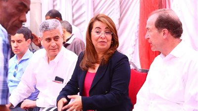صور| كواليس زيارة وزيرة التضامن ورئيس البنك الدولي لمحافظة أسوان