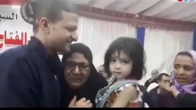 فيديو|بـ «البكاء والقبلات» .. زوجات الغارمين في استقبال أزواجهن 