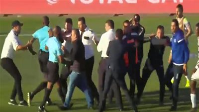فيديو| اعتداء لاعبي الصفاقسي على الحكم بعد توديع الكونفدرالية