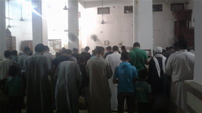 صور| آلاف المصلين يؤدون صلاة التراويح ببني سويف 