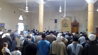 صور| صلاة التراويح تشهد إقبالا كبيرا بمساجد سوهاج 