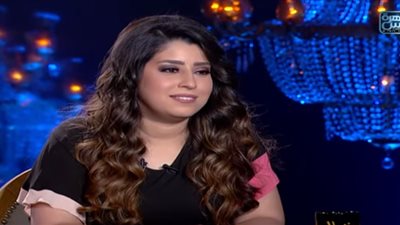 أيتن عامر تحكي تفاصيل خلافها مع آثار الحكيم (فيديو)