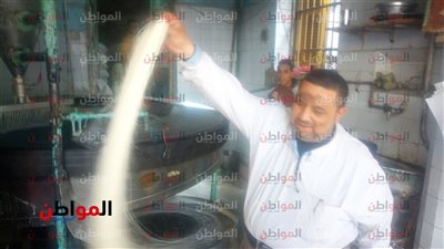 يوميات صائم في رمضان.. «النحراوي» قصة أقدم صانع للكنافة بالبحيرة (صور) 