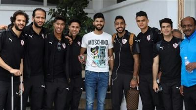 ساسي يحتفل مع لاعبي الزمالك بالتأهل لنهائي الكونفدرالية