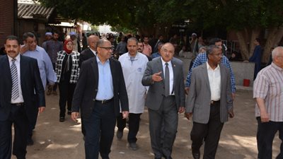 صور| رئيس جامعة أسيوط يتفقد مشروع مستشفى الإصابات الجديد