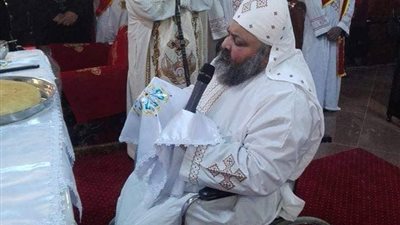 أسقف أسيوط يرأس الصلوات على جثمان القس سيلا راعي كنيسة الأمير تاوضروس