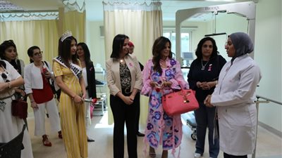 رسائل مايا مرسي أثناء زيارتها بهية لدعم مريضات سرطان الثدي