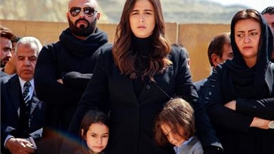 «الأم إيجابية» وأخرى تحرض على القتل.. صور المرأة في مسلسل «لأخر نفس» 