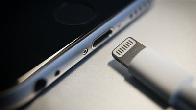 شركة آبل تتخلص من Lightning Adapters بدون سبب 