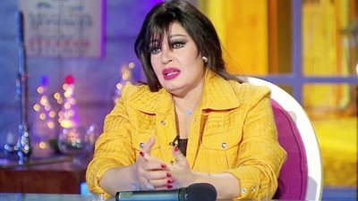 «فلوس ودهب شقى عمري».. الراقصة فيفي عبده تتهم خادمتها بسرقتها