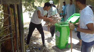 صور| انتهاء معسكر التشجير والأهالى يشيدون بجهود جامعة جنوب الوادى