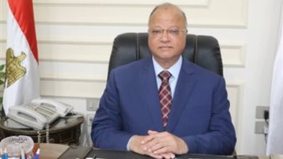 محافظ القاهرة: يشدد على  وضع الاستيكرات الموضحة لتعريفة الركوب الجديدة