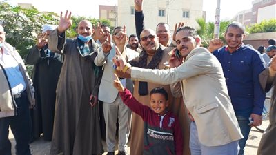 بالصور.. توافد كبار السن للمشاركة في إنتخابات مجلس النواب بأسيوط