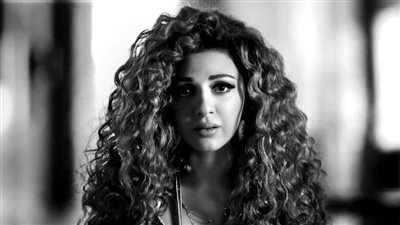 وليد منصور لـ ميريام فارس: «أنتي بثمن سماعة عمرو دياب»