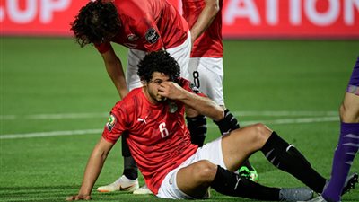 طبيب المنتخب يطمئن على إصابة أحمد حجازي أمام زيمبابوي