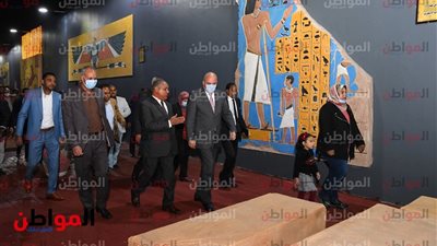 «الداودي» يفتتح جدارية المعنا الفرعونية بمدينة قنا   