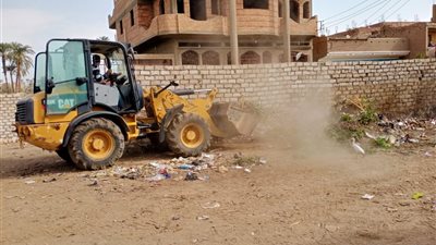 حملات نظافة وتركيب كشافات إنارة بشوارع الغنايم والبداري وحي غرب  