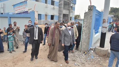 محافظ أسيوط يتفقد تطوير بعض القرى النموذجية بمبادرة 