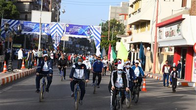 محافظ قنا ورئيس جامعة جنوب الوادي يشاركان في ماراثون للدراجات الهوائية والجري