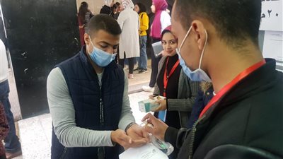  1365 طالبة وطالبة يسحبون استمارات الترشح فى انتخابات اتحاد الطلاب بجامعة أسيوط