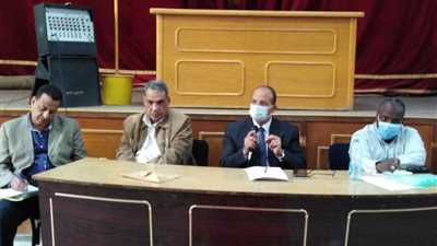تعليم قنا يشدد على استخدام «الواتس آب» كوسيلة للتواصل والاطلاع على أحدث القرارات الوزارية