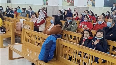 بالصور.. الكنيسة الكاثوليكية بالبحر الأحمر تحتفل بالكريسماس وسط اجراءات احترازية