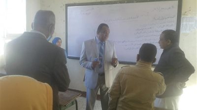 «الطيب» يترأس اجتماعا موسعا لرفع نواتج التعلم بمدارس نجع حمادي 