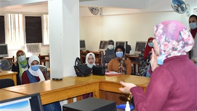 دورات تدريبية لتعلم لغة الإشارة لخدمة الفئات الخاصة بجامعة سوهاج