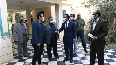 نائب محافظ قنا يتفقد وحدة صحة القلعة والبراهمة بمركز قفط