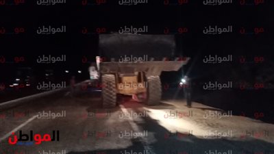 بالصور.. رفع آثار تصادم 5 سيارات بطريق «سفاجا _قنا ».. وفتح الطريق