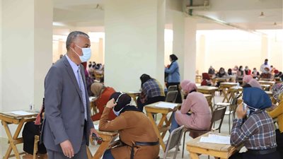 13 ألف 588 طالب وطالبة أدوا الامتحانات اليوم بجامعة جنوب الوادي