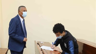 16 ألف 149 طالب وطالبة أدوا الامتحانات اليوم بجامعة جنوب الوادي