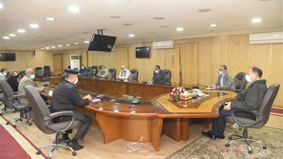 محافظ أسيوط يشدد على المتابعة الدورية للموقف التنفيذي لمشروعات الرصف